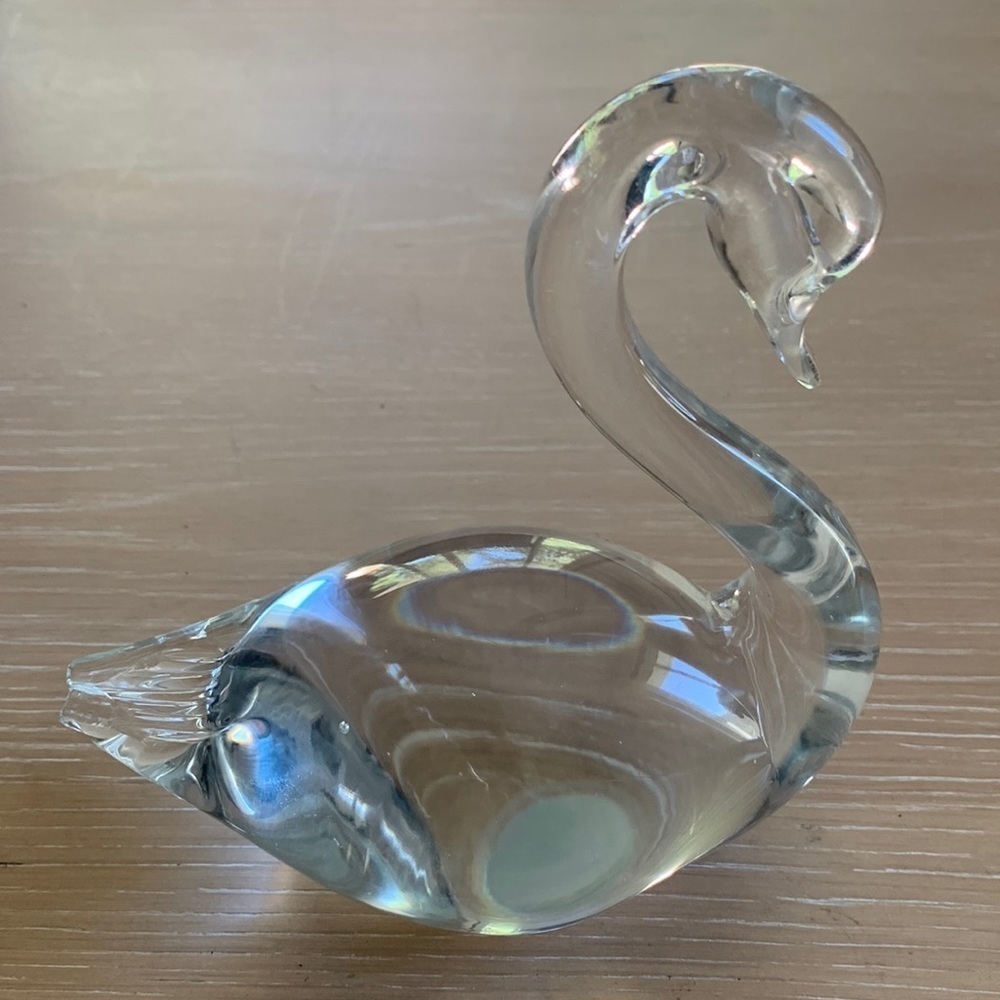 Swedish Crystal Glass Swan amazing beauty has a chipped tail but still gorgeous!